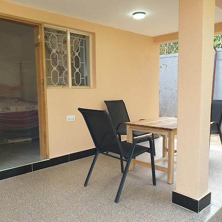 Alison & Dave'S Guesthouse Entebbe Dış mekan fotoğraf