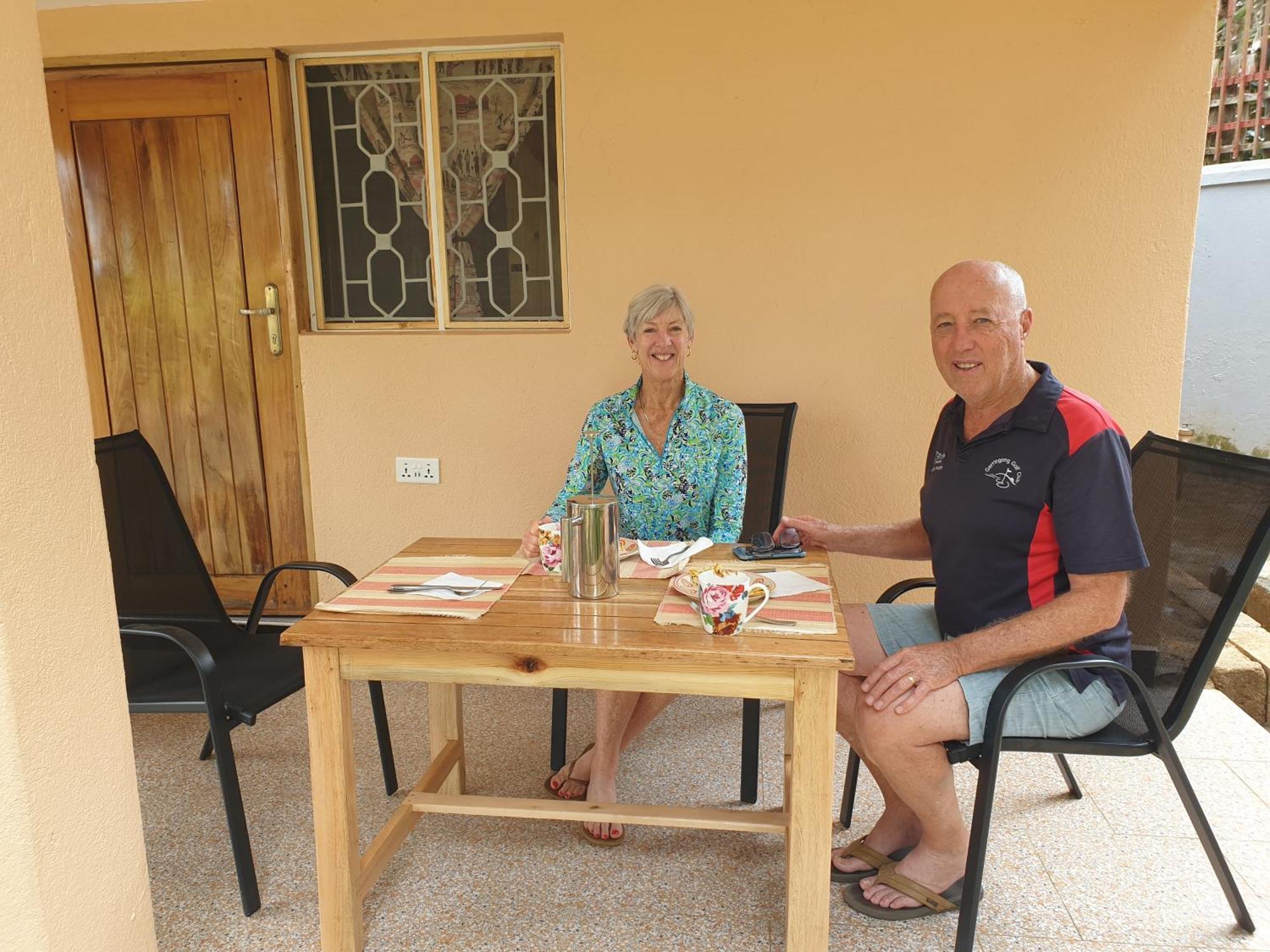 Alison & Dave'S Guesthouse Entebbe Dış mekan fotoğraf
